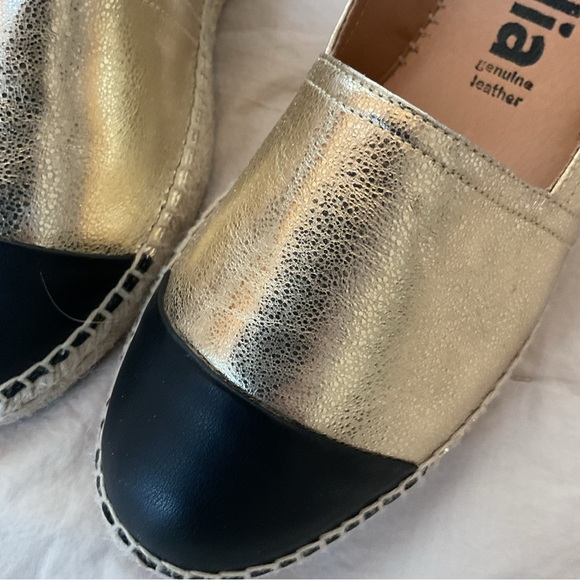 Jutelia Gold Espadrille Flats with Black Toe, 39 - Picture 2 of 6